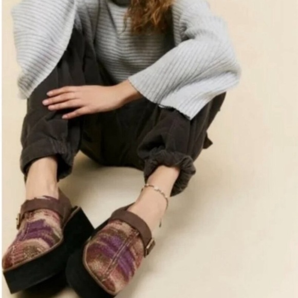 Gorgeous, Free People Astrid platform mule in mulberry❤️ - Picture 8 of 8